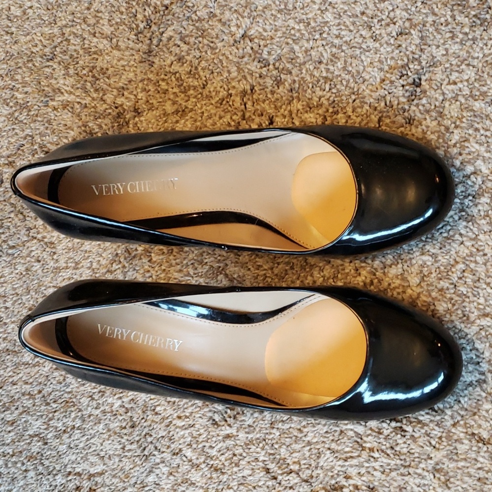 Sz 11 Very Cherry patent pumps